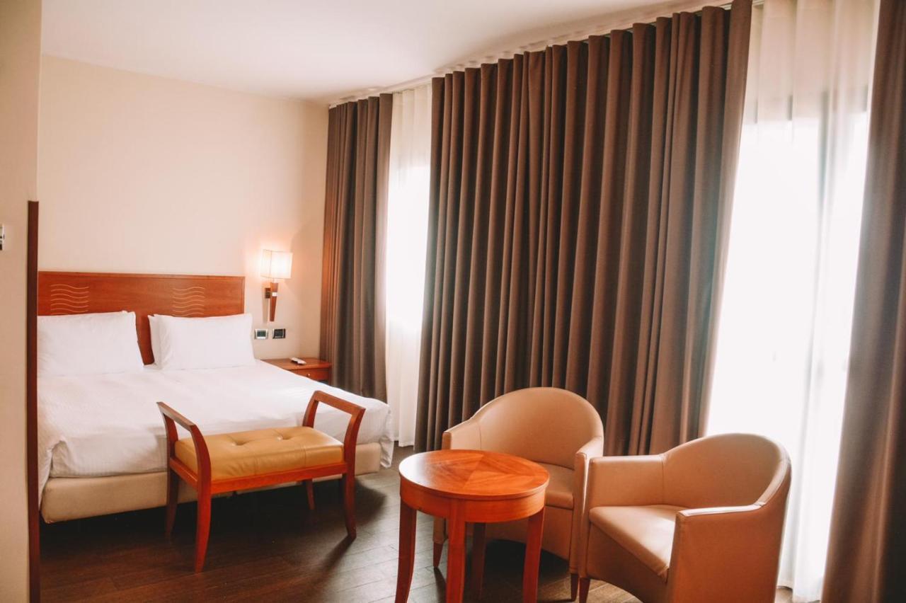 Hotel Dei Cavalieri Caserta - La Reggia Eksteriør bilde