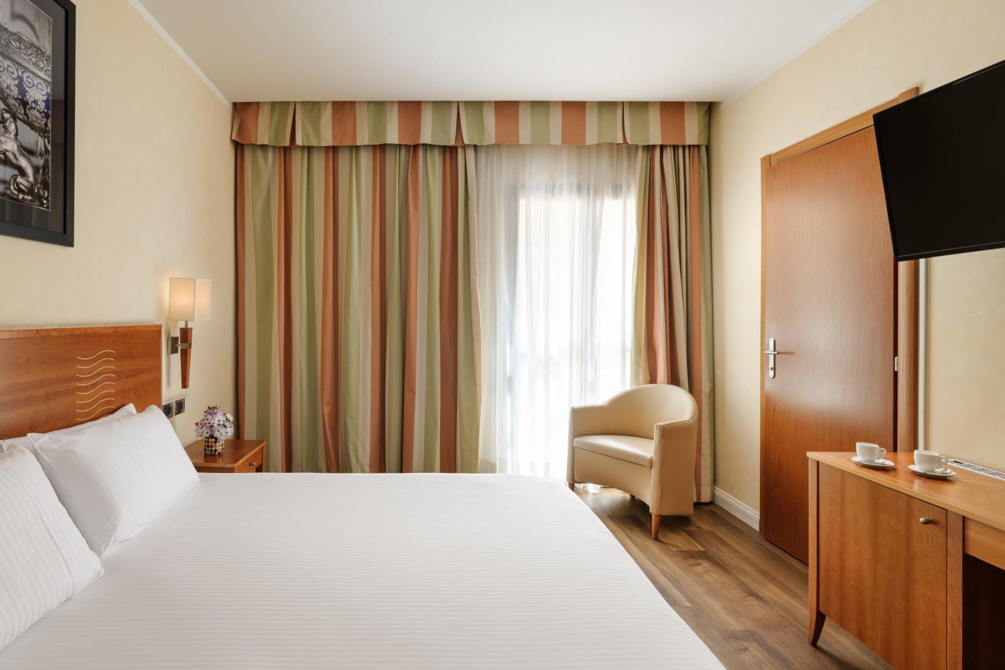 Hotel Dei Cavalieri Caserta - La Reggia Eksteriør bilde