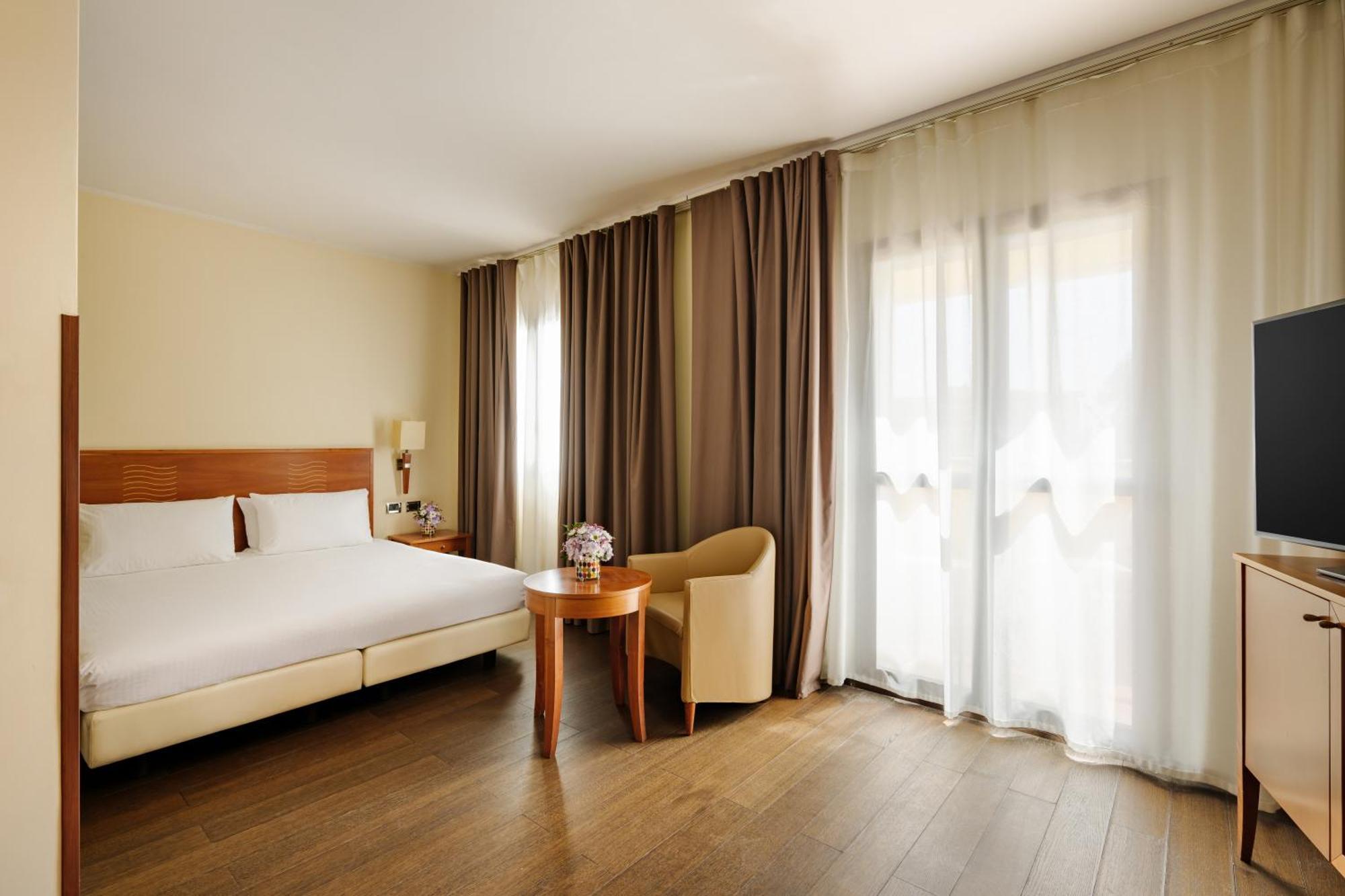 Hotel Dei Cavalieri Caserta - La Reggia Eksteriør bilde
