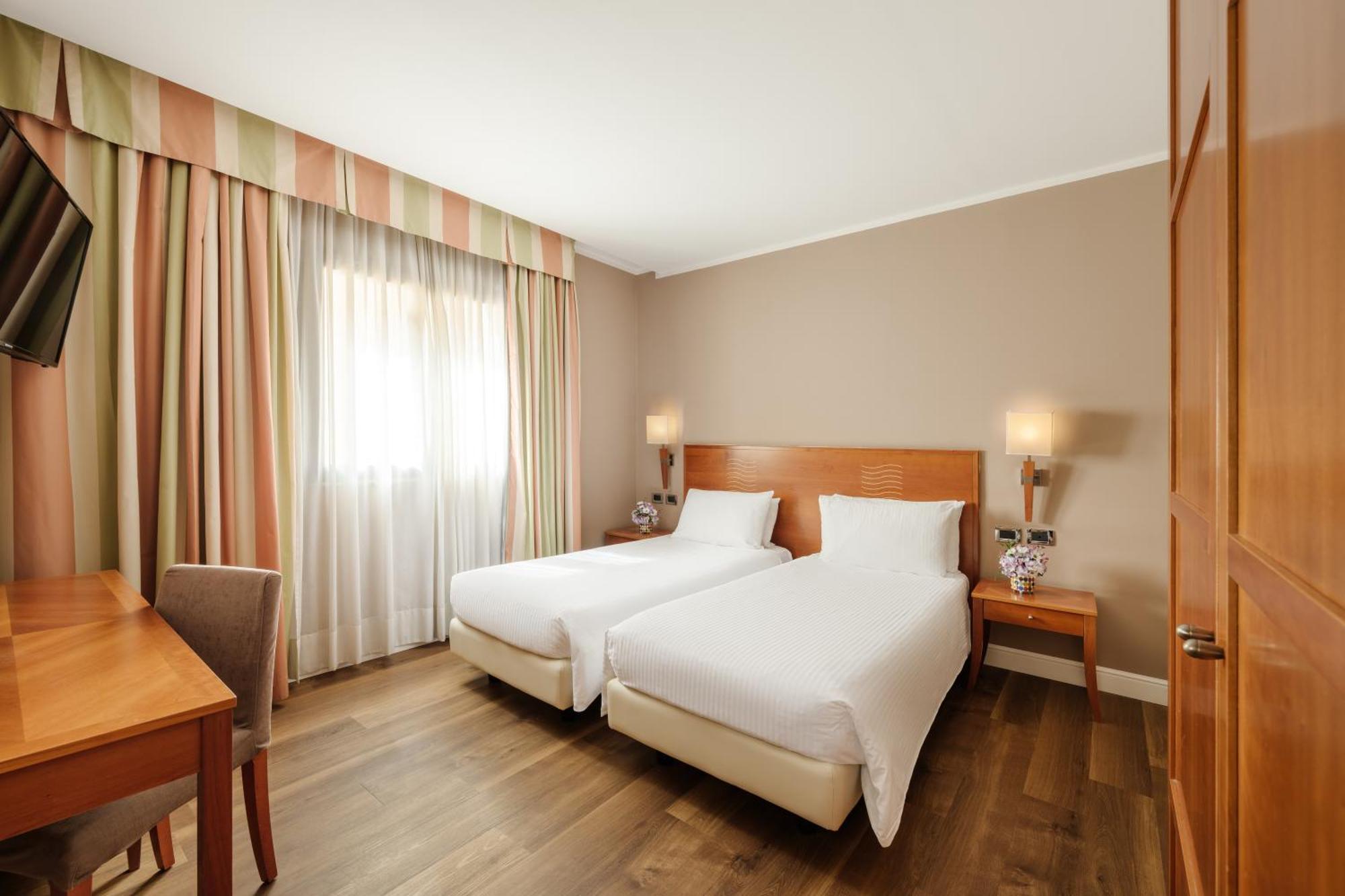 Hotel Dei Cavalieri Caserta - La Reggia Eksteriør bilde